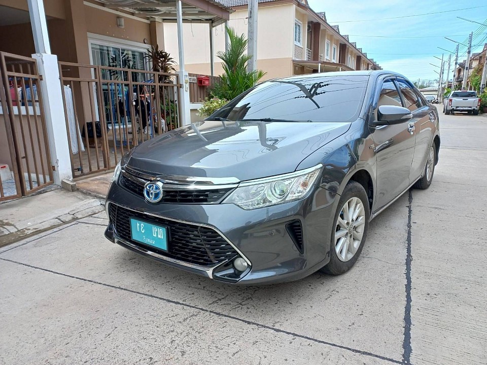 premium car - toyota Camry พร้อมคนขับ ที่จอดรอยังจุดต่างๆในพัทยา พร้อมให้บริการ